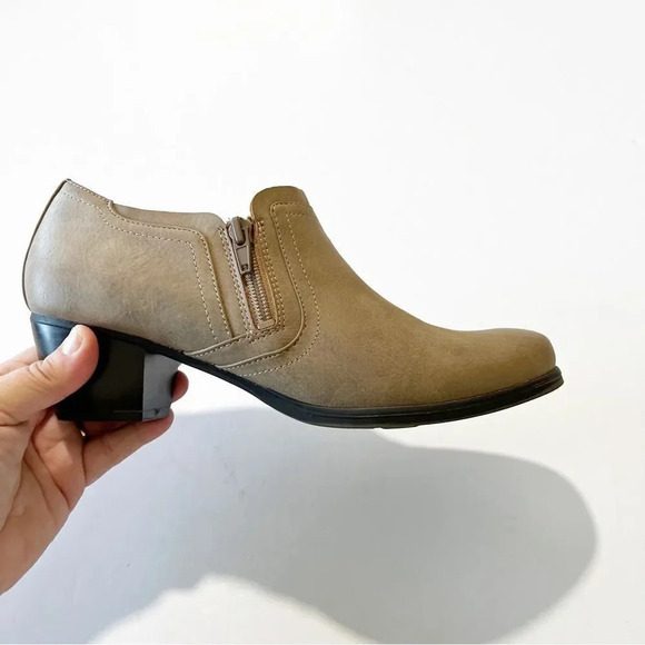 Natural Soul Taupe Vegan Leather Low Ankle Boot Bootie Women’s Size 8 Fall Vibes - Picture 2 of 11